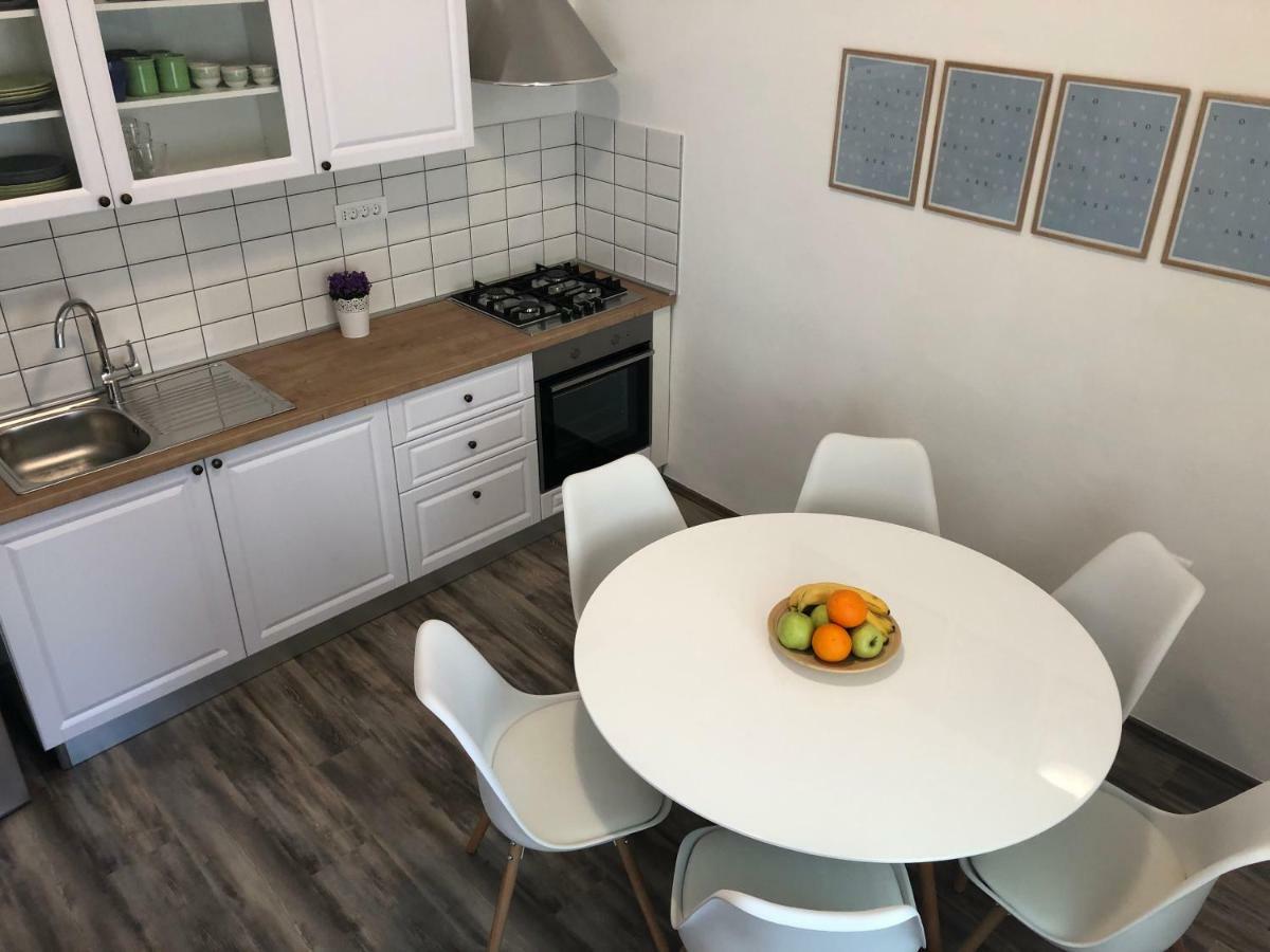 Apartment Check In พูลา ภายนอก รูปภาพ